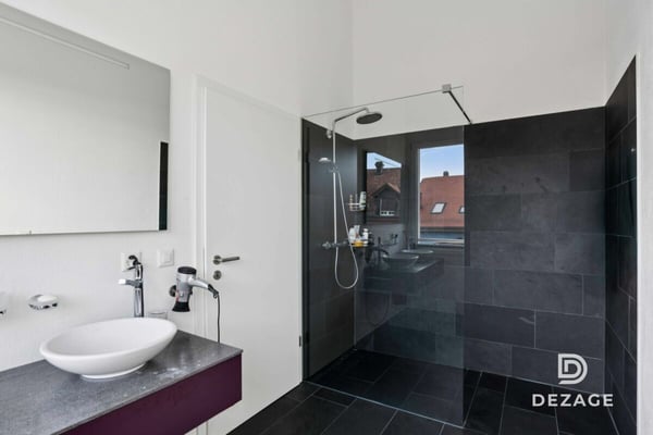 Magnifique duplex esprit maison avec ascenseur direct, jardin et vue imprenable sur le Lac ! 8
