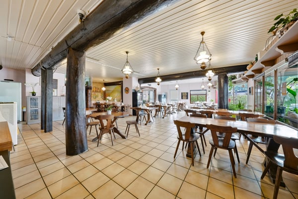 Restaurant au coeur d'un cadre privilégié au bord du lac de Neuchâtel 12