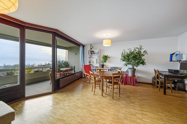 Attique au calme avec vue imprenable sur le lac et les montagnes 4