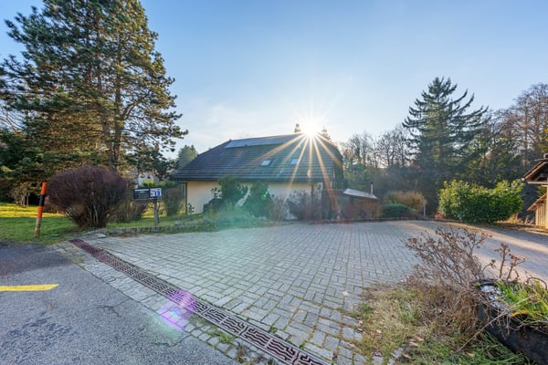 Maison individuelle située dans un écrin de verdure 12