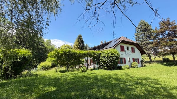 Grande maison de deux appartements avec potentiel d'agrandissement 1
