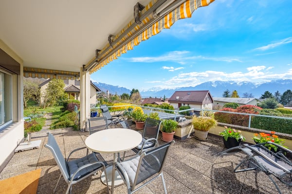 Appartement de 4,5 pièces avec jardin, vue lac et montagnes 1