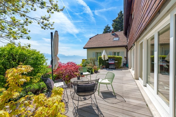 Grande villa lumineuse avec vue lac et rendement locatif 1