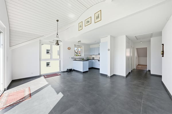Appartement de 3,5 pièces en attique avec vue dégagée au centre ville 5