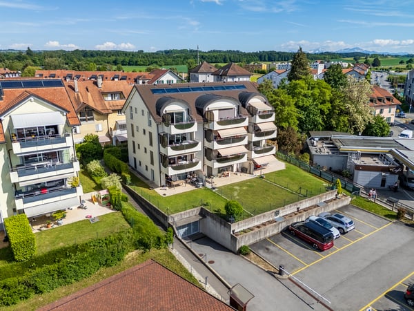 Appartement de 3,5 pièces en attique avec vue dégagée au centre ville 2