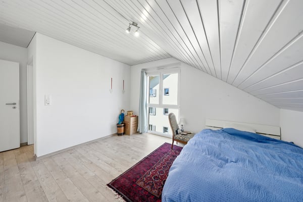 Appartement de 3,5 pièces en attique avec vue dégagée au centre ville 11