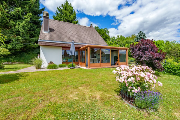 Superbe villa familiale de 5.5 pièces avec grand jardin et vue dégagée 2