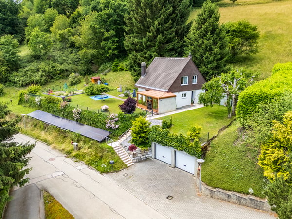 Superbe villa familiale de 5.5 pièces avec grand jardin et vue dégagée 1