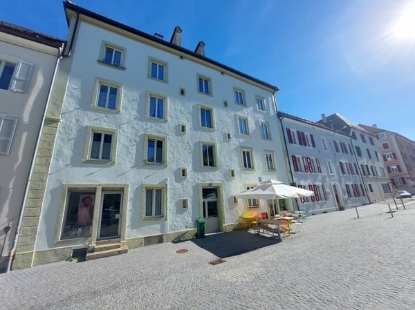 Immeuble de rendement situé dans rue piétonne - 5 appartements et 2 commerces 2