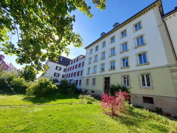 Immeuble de rendement situé dans rue piétonne - 5 appartements et 2 commerces 3