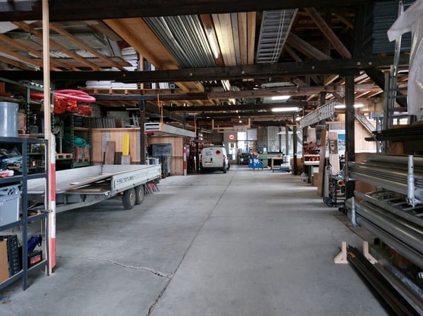 Entrepôt, garage et atelier multifonctionnel 2