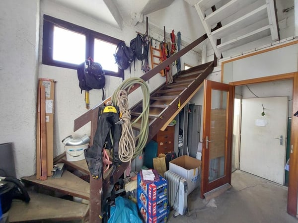 Entrepôt, garage et atelier multifonctionnel 8