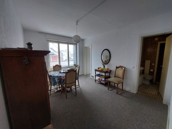 Bel appartement de 2,5 pièces offrant 14 m², avec accès par ascenseur. 2