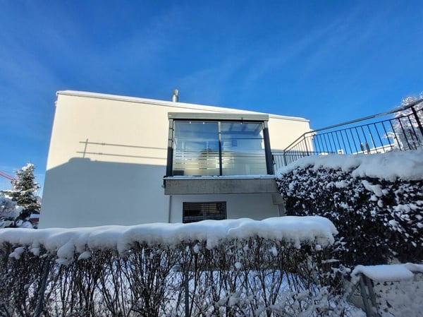 Superbe villa contemporaine dotée d'une vaste baie vitrée 2