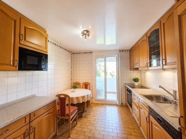 Appartement lumineux de 5,5 pièces avec ascenseur et garage 3
