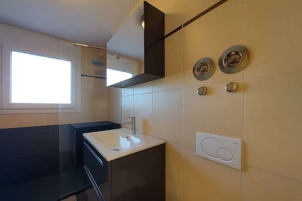 Appartement en attique avec terrasse, garage double et place de parc extérieure 9