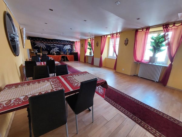 Immeuble de rendement avec un restaurant et 15 chambres 11