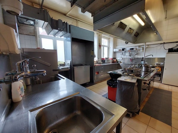 Immeuble de rendement avec un restaurant et 15 chambres 9