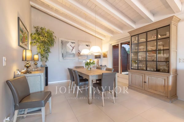 Rare et Magnifique duplex en attique dans le centre de Crans-Montana 3