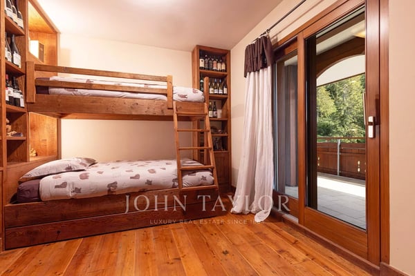 Attique de luxe : location semaine/saison 9