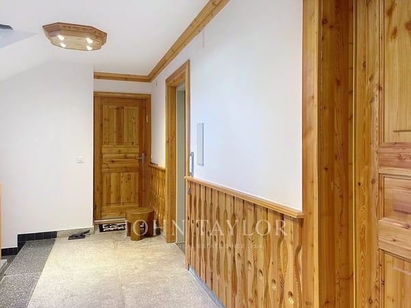 Crans-Montana centre, 1.5 pièces avec accès direct aux pistes, balcon sud et vue sur les Alpes 11