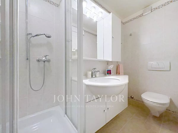 Crans-Montana centre, 1.5 pièces avec accès direct aux pistes, balcon sud et vue sur les Alpes 10