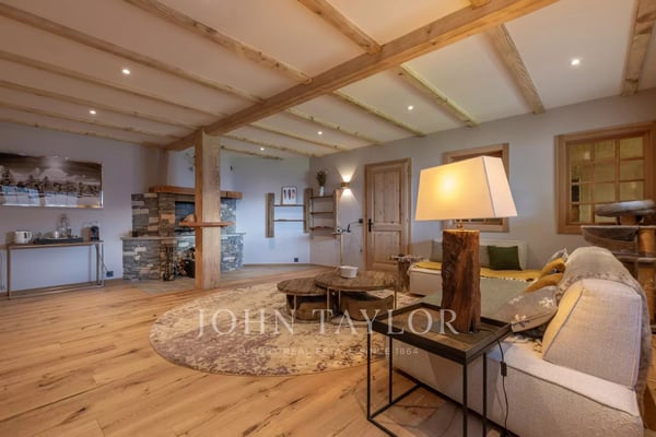 Location à la quinzaine - mois : Chalet avec piscine 9