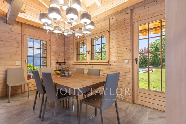 Location à la quinzaine - mois : Chalet avec piscine 4