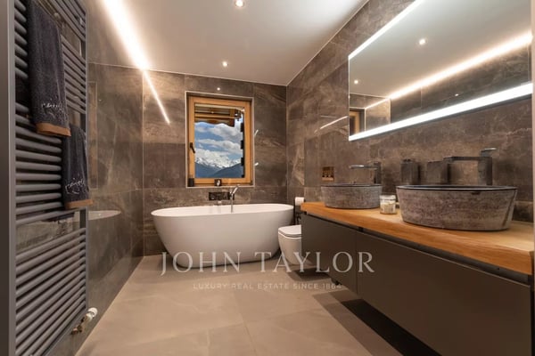 Location à la quinzaine - mois : Chalet avec piscine 6