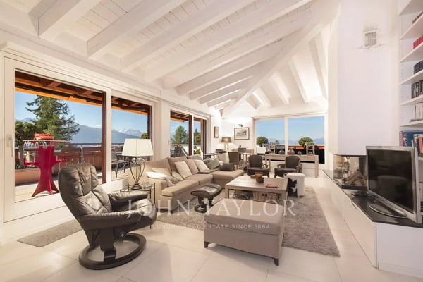 Rare et Magnifique duplex en attique dans le centre de Crans-Montana 1