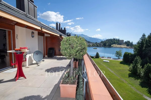 Rare et Magnifique duplex en attique dans le centre de Crans-Montana 10