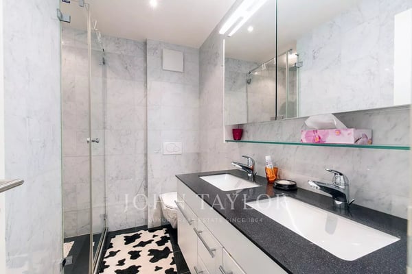 Rare et Magnifique duplex en attique dans le centre de Crans-Montana 9