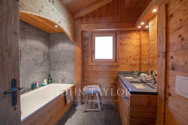 Attique de haut standing à louer à la semaine 7