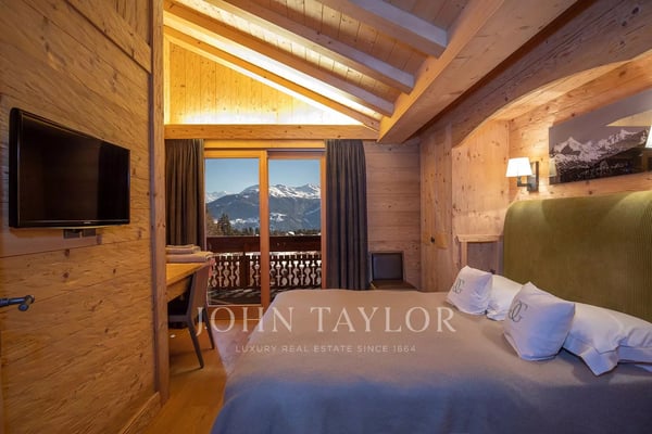 Attique de haut standing à louer à la semaine 5