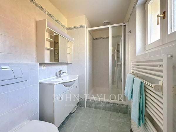 Crans-Montana centre, 1.5 pièces avec accès direct aux pistes, balcon sud et vue sur les Alpes 9