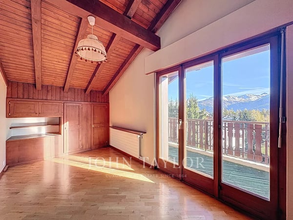 Chalet avec vue et grand potentiel ? Crans-Montana 11