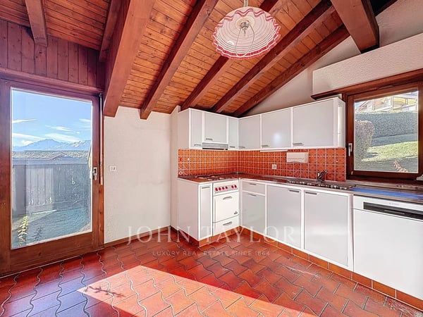 Chalet avec vue et grand potentiel ? Crans-Montana 10