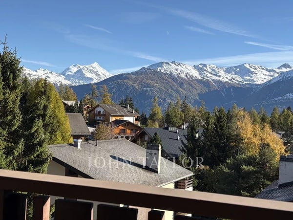 Chalet avec vue et grand potentiel ? Crans-Montana 13