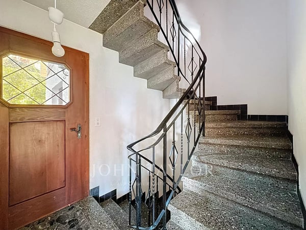 Chalet avec vue et grand potentiel ? Crans-Montana 8