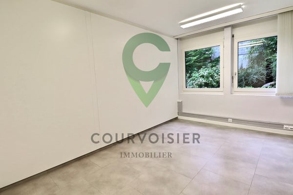 Locaux commerciaux modulables avec plusieurs salles et entrée privée 4