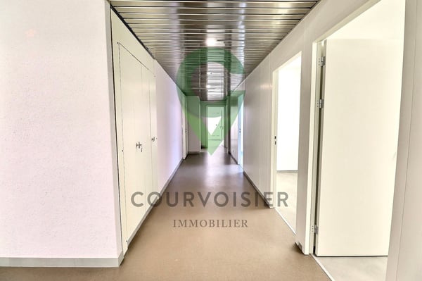 Locaux commerciaux modulables avec plusieurs salles et entrée privée 8