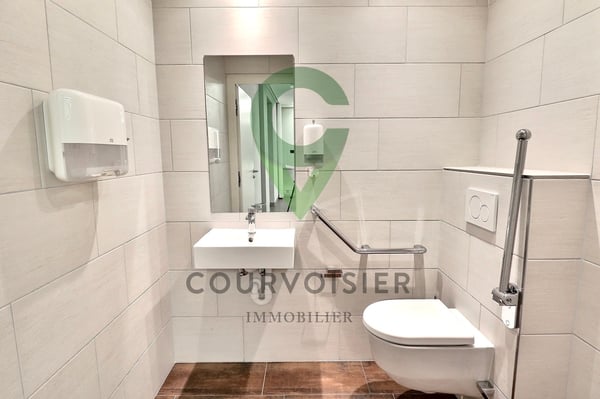 Locaux commerciaux modulables avec plusieurs salles et entrée privée 5