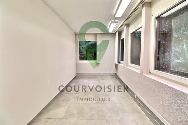 Locaux commerciaux modulables avec plusieurs salles et entrée privée 9