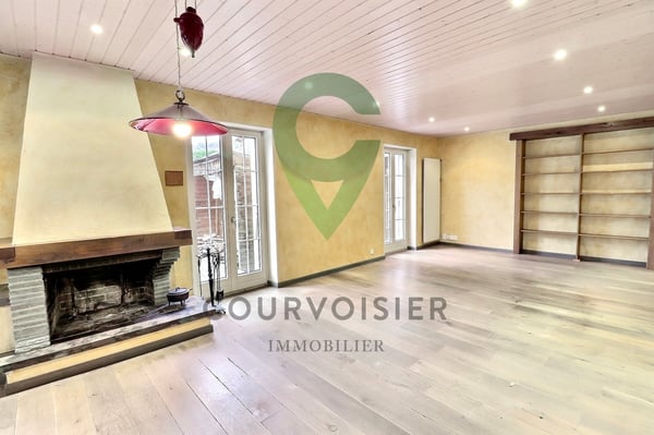 Au coeur du village de Fechy, bel immeuble de 4 logements 2