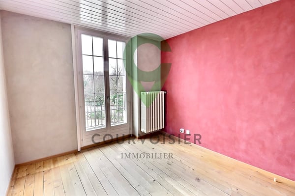 Au coeur du village de Fechy, bel immeuble de 4 logements 7