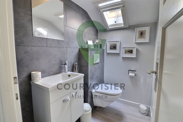 Magnifique propriété avec deux appartements, jardin et belle piscine 12