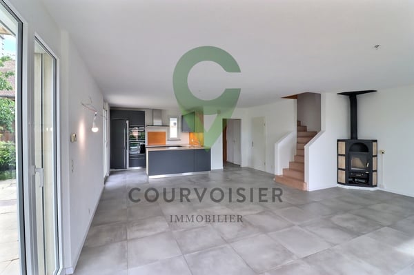 Magnifique Villa Jumelle Rénovée avec Piscine 5