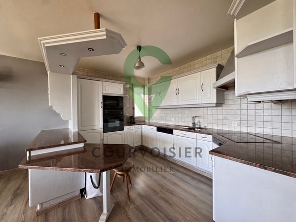 Appartement à rafraîchir avec vue dégagée et piscine de résidence 4