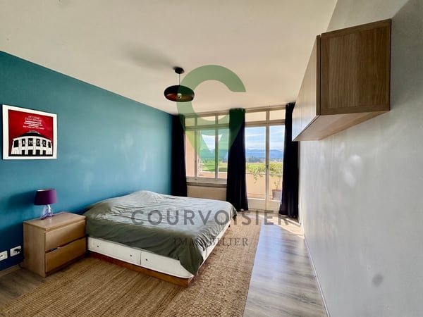 Appartement à rafraîchir avec vue dégagée et piscine de résidence 5