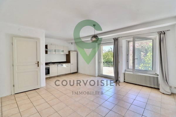 Demeure de caractère avec 2 logements et grand potentiel d'aménagement 13